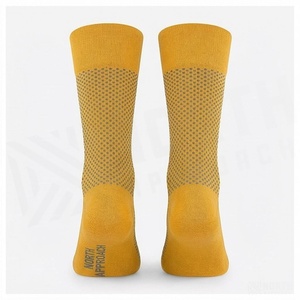Chaussettes mi-mollet à pois jaunes, respirantes, tricotées pour adultes, pour un usage décontracté estival - Product Image 2