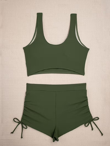 Ensemble de yoga 2 pièces vert olive pour femme : Soutien-gorge de sport croisé et short froncé taille haute en polyester respirant avec rembourrage amovible et col en V - Product Image 4