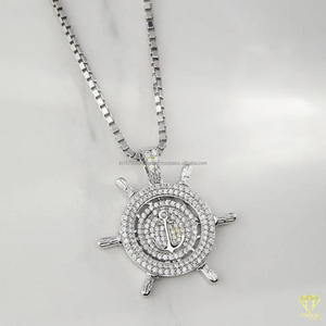 Collier pendentif de luxe en forme de roue de bateau avec ancre et pierres de moissanite étincelantes pour hommes et femmes - Product Image 2