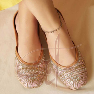 Chaussures tendance imprimées personnalisables de qualité supérieure, semelle extérieure en cuir antidérapante, dessus en daim et velours pour femmes - Product Image 2