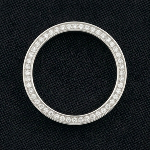 Elegante Anillo de Boda de Diamantes en Oro Blanco de 18K para Mujer, Joyería de Compromiso con Estilo para Ocasiones Especiales - Product Image 3
