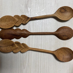 Cuillère artisanale en bois / Cuillère de service en bois d'acacia en forme de cœur pour ustensiles de cuisine en bois, cadeau d'affaires, restaurant, maison, fête - Product Image 1