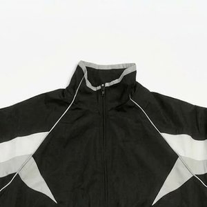 Chaqueta cortavientos de nailon negra para hombre con paneles blancos y pantalones a juego, de alta demanda, con logotipo personalizado, para verano, estilo urbano de diseñador, con cremallera. - Product Image 5