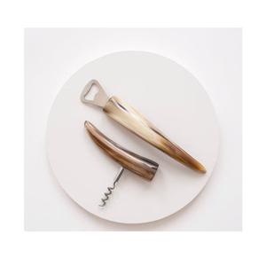 Ouvre-bouteille élégant et écologique en corne de buffle pour les amateurs de bière, fabriqué à la main en Inde avec logo et forme personnalisables - Product Image 3