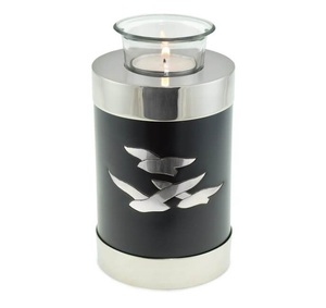 Urna Funeraria de Metal (Latón/Aluminio) Negra con Palomas Plateadas Grabadas, para Guardar Cenizas, Estilo Moderno - Product Image 1