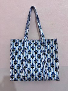 Bolsa de Mano Resistente con Diseño Floral Geométrico a Rayas, Nueva Colección 2026, Acolchada de Algodón, con Correa de Hombro y Gran Capacidad - Product Image 1