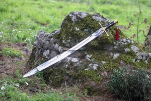 Espada Artesanal Portuguesa Ghazi de Acero Inoxidable con Cruz de Oro y Mango Negro, Hoja con Punta de Cuchillo - Product Image 2