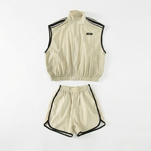 Conjunto Deportivo Sin Mangas con Rayas Beige y Negras |   Conjunto utilitario con cuello alto y cremallera |   Conjunto Deportivo Informal |   Fabricante OEM Personalizado - Product Image 1