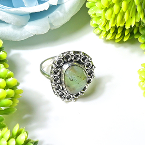 แหวนพลอยโอปอลเปรูแท้ทรงสวยทันสมัยประดับเงินแท้จาก Anvika Gems Jewels เหมาะสำหรับผู้หญิงในโอกาสครบรอบแต่งงานหรือหมั้น - Product Image 3