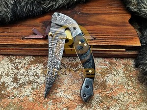 Couteau de poche pliant EDC en acier Damas personnalisé avec manche en corne de bélier véritable, OEM disponible - Product Image 2