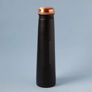 Bouteille d'eau en cuivre noir mat minimaliste de qualité supérieure pour l'hydratation quotidienne, bouteille en cuivre pour le bien-être - Product Image 5