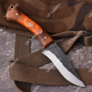 มีดพกพาสำหรับตั้งแคมป์และเอาตัวรอด ทำจากเหล็กกล้าคาร์บอนสูง ตีขึ้นรูปด้วยมืออย่างประณีต ใบมีดแบบฟูลแทงค์ ปลายใบมีดแบบคลิปพอยต์ พร้อมปลอกหนัง ขายส่ง - Product Image 2