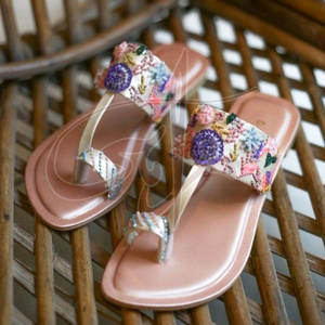 Sandalias Kolhapuri para Mujer, Diseño Único, Precio Económico, Venta al por Mayor, Nueva Llegada - Product Image 3