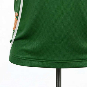Camiseta de Manga Corta con Cuello Redondo y Estampado Verde y Blanco para Hombre, de Secado Rápido, Tejida, Deportiva, Corte Regular - Product Image 5