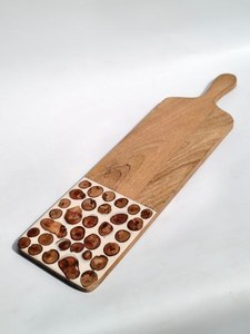 Planche à découper artisanale en bois massif, durable, pour couper les légumes et la viande. - Product Image 2