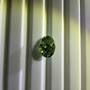 เพชรทรงรีสีเขียวสดใส 1.5 กะรัต เจียระไนแบบบริลเลียนท์ เพาะเลี้ยงในห้องปฏิบัติการ ระดับความสะอาด VS2 ได้รับการรับรองจาก IGI เพชรเม็ดเดี่ยว - Product Image 2