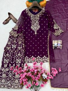 Ensemble prêt-à-porter entièrement cousu comprenant un haut en faux georgette avec broderie de designer Jari et de sequins, un pantalon palazzo et un dupatta. - Product Image 6
