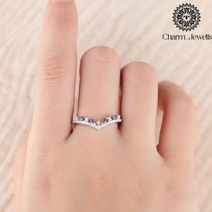 แหวนมอสซาไนต์ชุบทอง 18K สำหรับผู้หญิงจาก Charm_Jewells ดีไซน์เรขาคณิตประดับเพชรแบบโรแมนติก เหมาะสำหรับเป็นแหวนหมั้น - Product Image 3