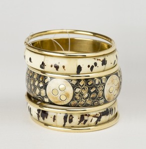 Ensemble de bracelets géométriques en laiton et résine, parfaitement faits à la main, pour femmes, mode indienne, occasions de mariage et de fête en Inde - Product Image 1
