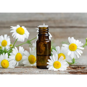 Huile essentielle de camomille allemande de haute qualité, distillée à la vapeur, pour l'aromathérapie, les soins de la peau et les produits de beauté - Product Image 1