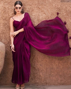 Sari de Rayón de Seda Color Vino KV, con Brillo, Sin Arrugas, Pre-Drapeado, con Blusa Sin Coser para Bodas y Fiestas - Product Image 1