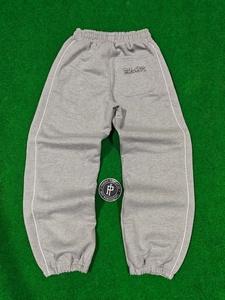 Pantalon de jogging en molleton chenille 480 GSM épais, 100 % coton, broderie tendance en point de croix, avec sacs personnalisés - Product Image 3