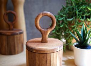 Tarro de almacenamiento de madera hecho a mano con tapa de anillo, diseño minimalista para envasar alimentos secos - Product Image 4