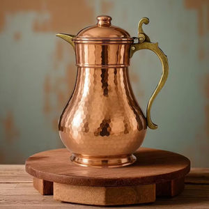 Pichet à eau en cuivre martelé à la main avec couvercle : 67 oz, vaisselle ayurvédique - Product Image 1