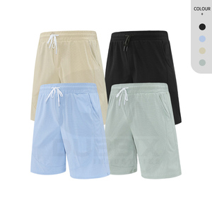 Shorts de sport pour hommes en gros, taille mi-haute, respirants, avec logo personnalisé, motif uni, en toile, pour activités de plein air et entraînement décontracté, pas chers - Product Image 1