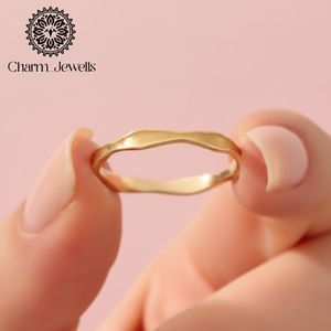Anillo de Compromiso Minimalista de Plata con Moissanita Corte Cojín y Engaste de Garras, Certificado IGI, Unisex, para Uso Diario - Product Image 1