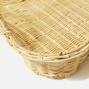 Plateau en rotin ondulé de style bohème moderne, panier de service tissé naturellement avec un rebord incurvé unique et des poignées latérales - Product Image 4