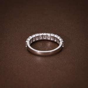 Anillo de media eternidad con diamante cultivado en laboratorio de corte esmeralda para mujer, certificado IGI, banda de boda con diamante creado en laboratorio en oro de 14K y 18K - Product Image 5