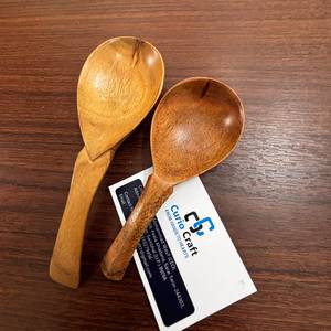 Cucharas de madera de acacia hechas a mano, utensilios rústicos naturales tallados, decoración para el hogar por Curio Craft - Product Image 1