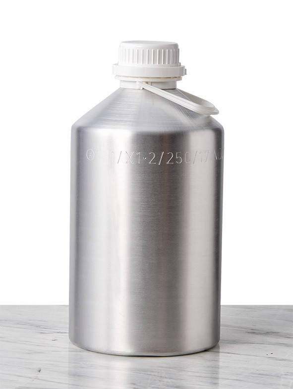 ของเหลวข้นหนืดสีส้มเข้มถึงน้ำตาลแดง