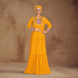 Kaftan brodé en rayonne avec un travail de broderie détaillé sur le devant, un design évasé à plusieurs niveaux, des manches ornées et une silhouette élégante longue jusqu'au sol. - Product Image 2