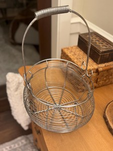 ตะกร้าเก็บไข่โลหะแบบมีหูจับ สไตล์เรียบง่ายสำหรับจัดระเบียบไข่ในครัว - Product Image 2