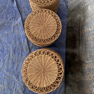 Assiette de présentation en rotin tressé style bohème |   Set de table écologique pour Noël et les dîners de fêtes - Product Image 1