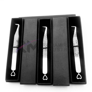 Pince à épiler RMI 90 degrés avec pointe en diamant / design en forme de cœur, emballage en boîte noire - Product Image 5