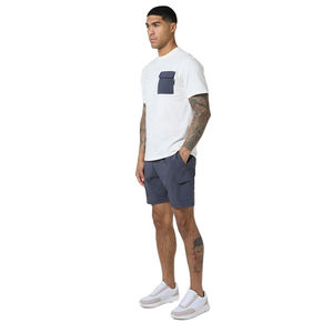 ชุดเสื้อยืดและกางเกงขาสั้นสีเขียวสำหรับผู้ชาย ดีไซน์ทันสมัยสำหรับฤดูร้อน พร้อมดีเทลตัดกัน เหมาะสำหรับใส่ในชีวิตประจำวัน ราคาขายส่งถูก - Product Image 4