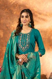 Conjunto de Kurti con Bordado Premium para Bodas y Fiestas - Product Image 3