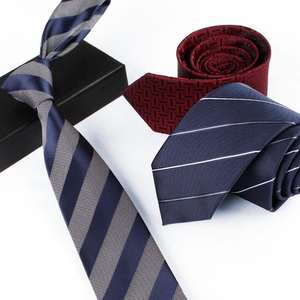 Corbata a Cuadros Estilo Inglés Azul con Diseño Pequeño y Logotipo Personalizado Tejido para Hombre - Product Image 4