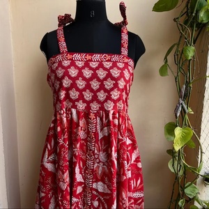 Minivestido rojo de algodón con estampado de bloques y estampado floral, cuello cuadrado, correas ajustables, largo maxi, bolsillo, vestido de estilo indio para mujer - Product Image 1
