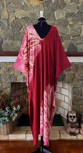 Vestido Caftán de Rayón Shibori Teñido a Mano en Rojo Vino, Corte Holgado, Talla Grande - Product Image 3