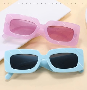 Eyewear Fashion 2025 Cheap Plastic Rectangle Retro Thick <b>Frame</b> Women Sunglasses - Product Image 1