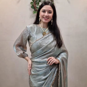 Sari en soie Fendy argenté pré-cousu, prêt à porter en une minute, avec drapé fluide et surpiqué |   Chemisier prêt-à-porter et taille unique - Product Image 3