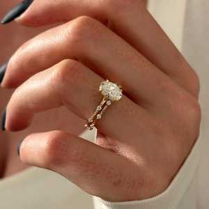 Conjunto de Anillos de Compromiso con Diamante Cultivado en Laboratorio Ovalado de 1.5 Quilates, E VVS2, Anillo de Compromiso Delgado, Conjunto de Anillos de Compromiso Delicados de Oro de 14k, Certificado IGI - Product Image 1