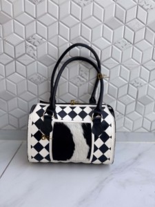 Última llegada: Bolso de cuero genuino hecho a mano, estilo gitano bohemio, con grabado artesanal, de cuero vacuno, elegante bolso de hombro estilo western para mujer. - Product Image 1