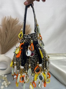 กระเป๋าปอทลีงานแฮนด์เมดสำหรับผู้หญิง งานแต่งงาน งานเลี้ยง กระเป๋าแบบมีเชือกผูก ขายส่งจากอินเดีย - Product Image 3