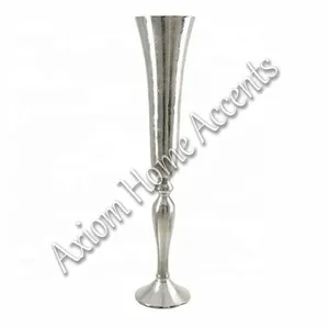 Vase moderne en terre cuite au design chic, idéal pour les plantes et fleurs d'intérieur par Axiom Home Accents Flair Stoneware - Product Image 3