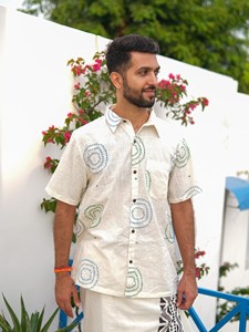 Chemise à manches courtes pour homme en coton blanc, imprimé Bandhani, artisanale, authentique, style traditionnel du Rajasthan, tie-dye, décontractée, pour l'été - Product Image 5